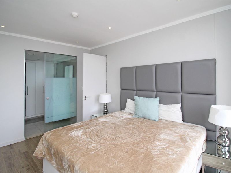 A BEAUTIFUL TWO BEDROOM UNFURNISHED APARTMENT - Photo 10