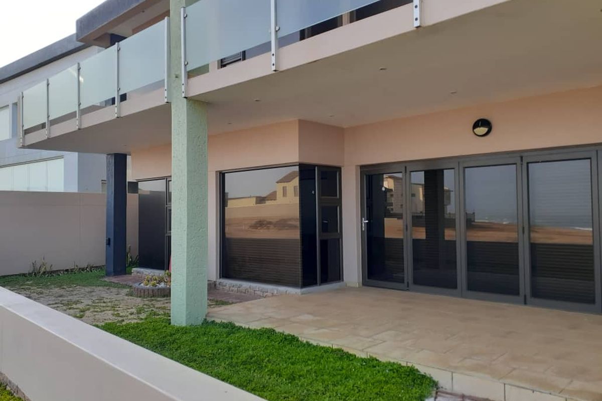 Gorgeous Seafront House for Sale in Henties Bay - South Dune – Namibia - Photo 4
