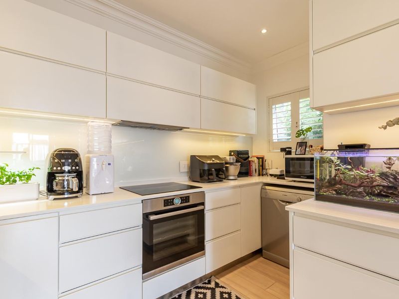 Modern Elegance In Prime Location - Photo 9