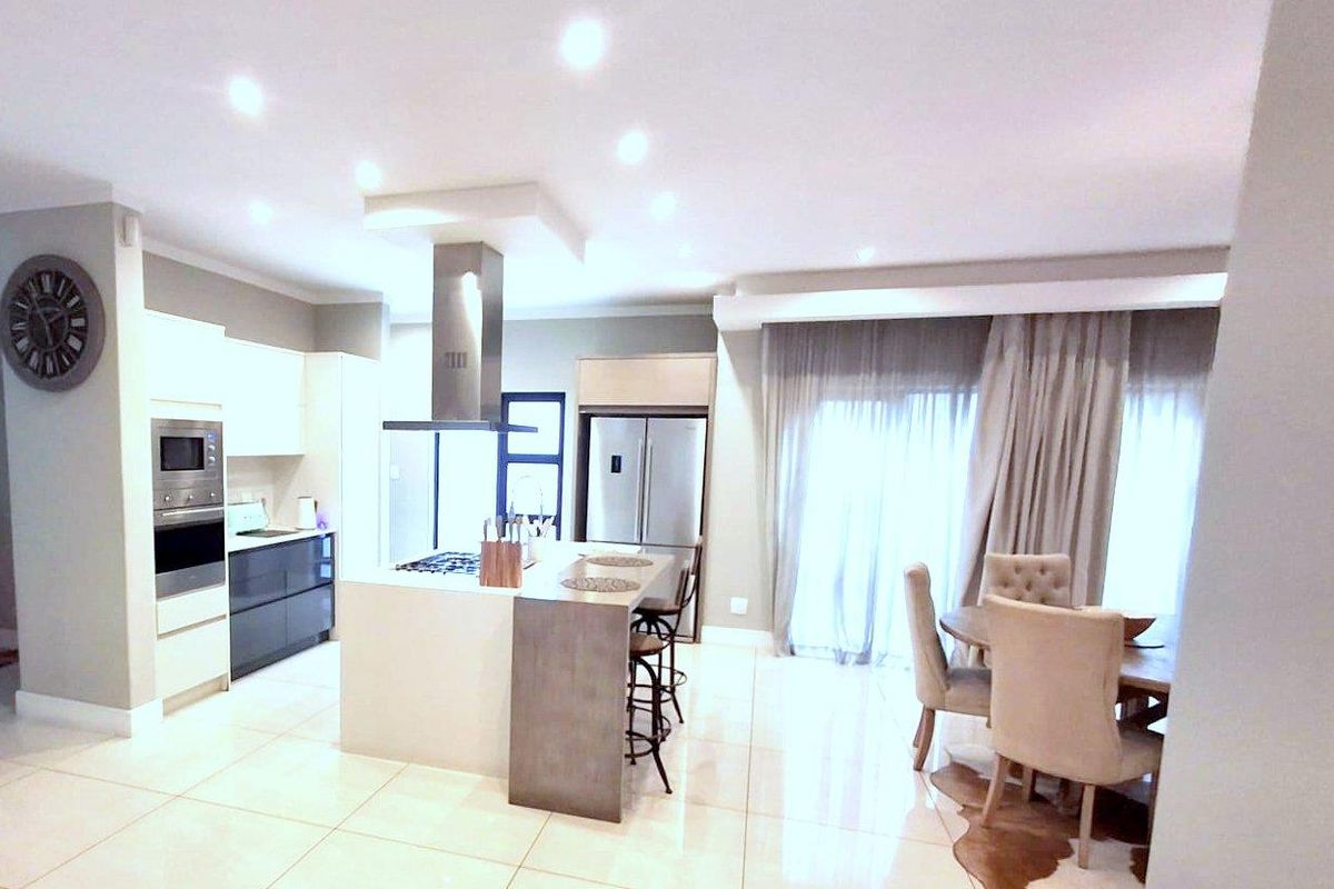 Timeless Luxury in an Exclusive Kloof Road Estate - Photo 4
