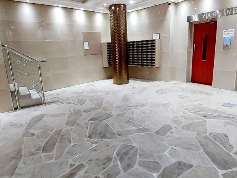 **Luxurious Blue-Chip Apartment with Unrivaled Sea Views at a Reduced Price** - Photo 4