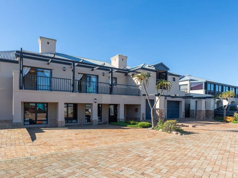 Versatile Estate Home - Photo 3