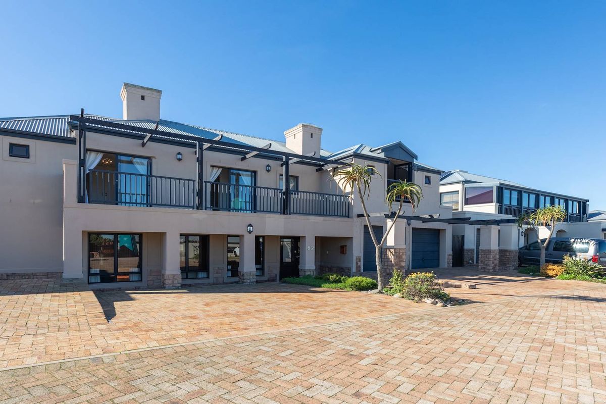 Versatile Estate Home - Photo 3