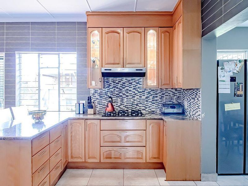 Four Bedroom family home in Annlin - Photo 10