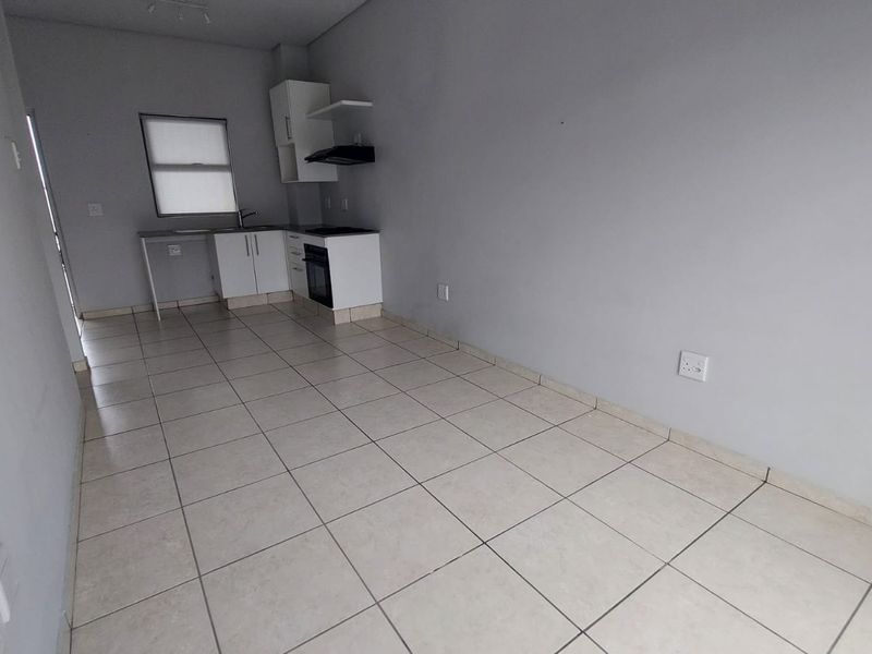 Top floor apartment in Ballito Goves available on rental - Photo 3