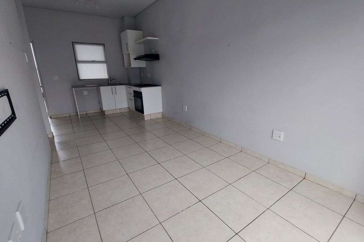 Top floor apartment in Ballito Goves available on rental - Photo 3