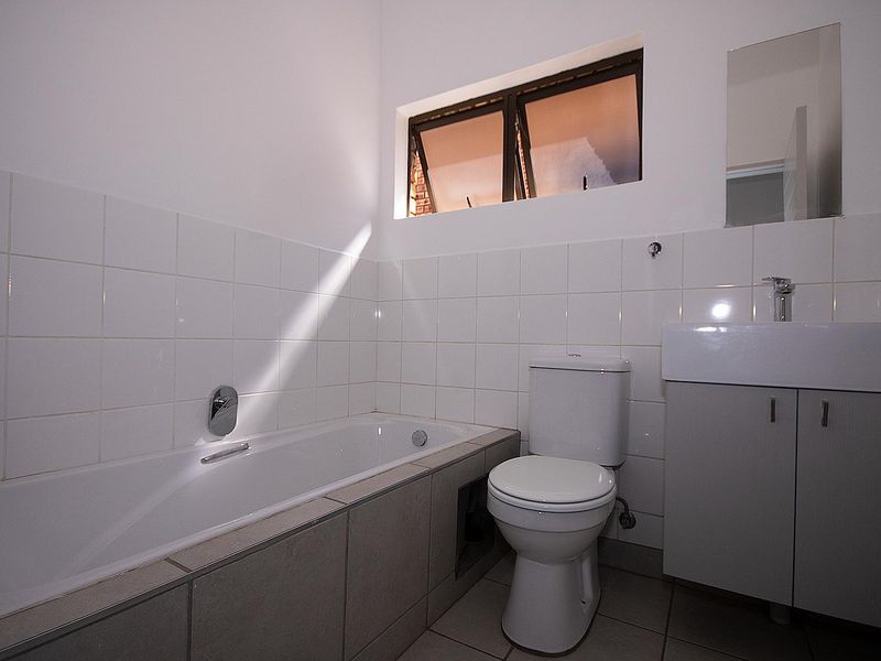 Modern Upstairs Unit - Photo 7