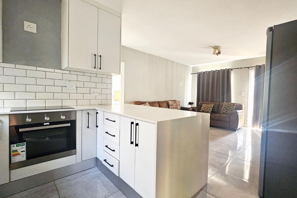 Introducing a Spectacular Renovated GROUND FLOOR Apartment in Radiokop - Photo 5