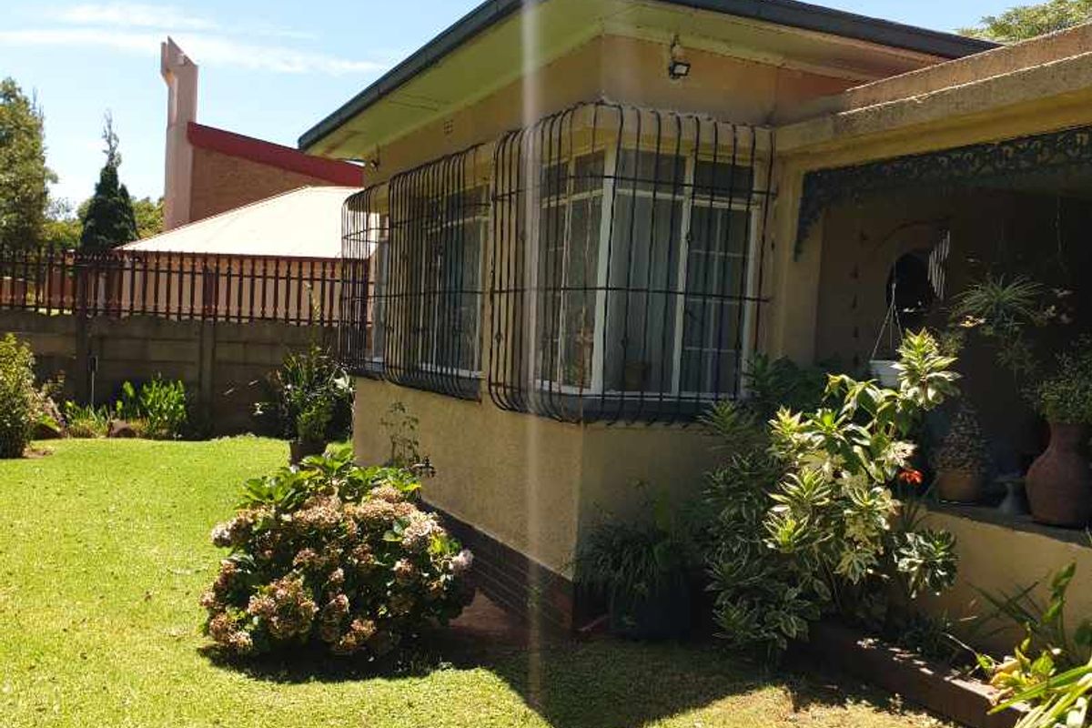 Large home in Selection Park - Photo 2