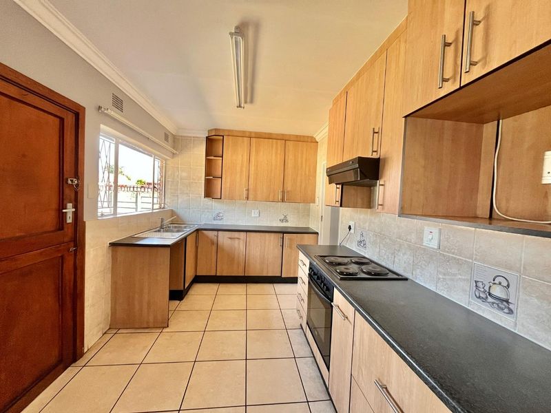 "Move-In Ready: Modern 4-Bed Home in Prime Van Dyk Park - Photo 10