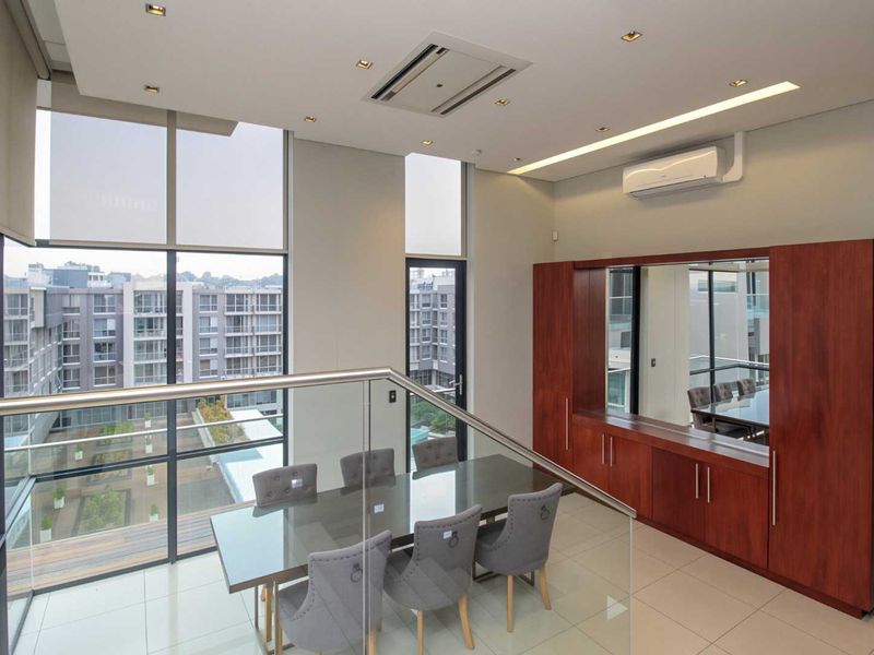 SKY HIGH SOPHISTICATION. Penthouse Living above it all - Photo 3