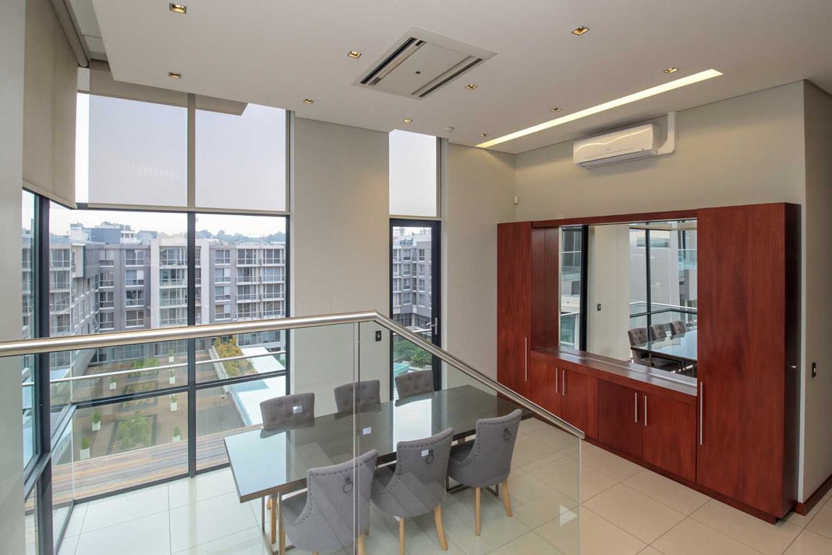 SKY HIGH SOPHISTICATION. Penthouse Living above it all - Photo 3