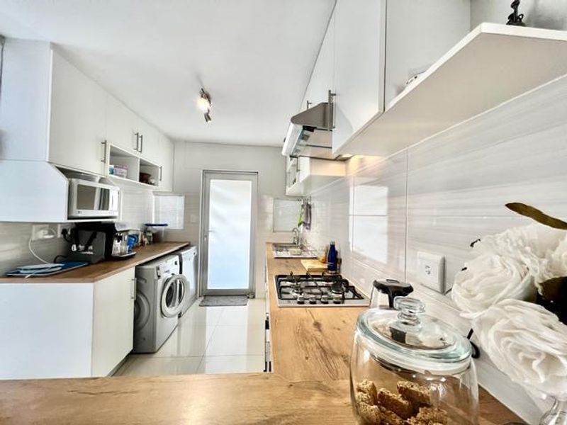 2 Bedroom Townhouse TO LET in Kleine Kuppe - Photo 6