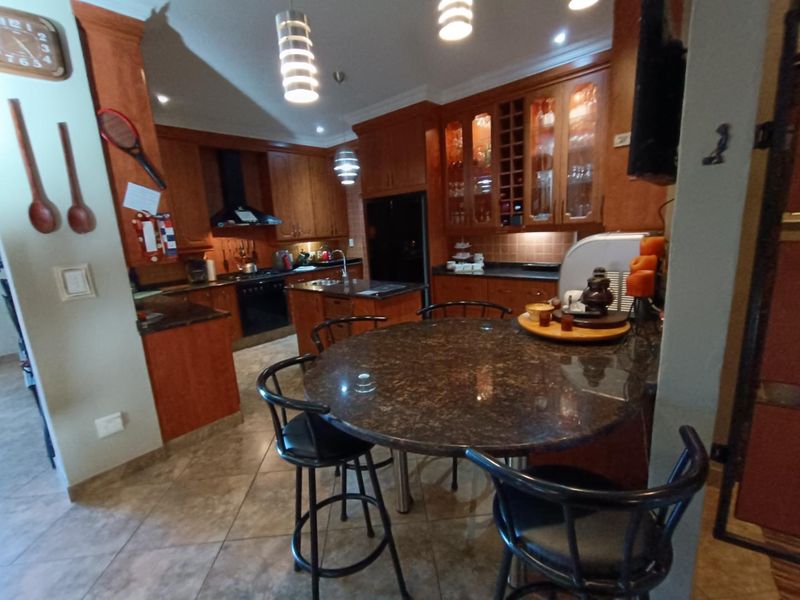 MIDSTREAM SECURITY ESTATE - LUXURY 5 BEDROOM MANSION - Photo 3