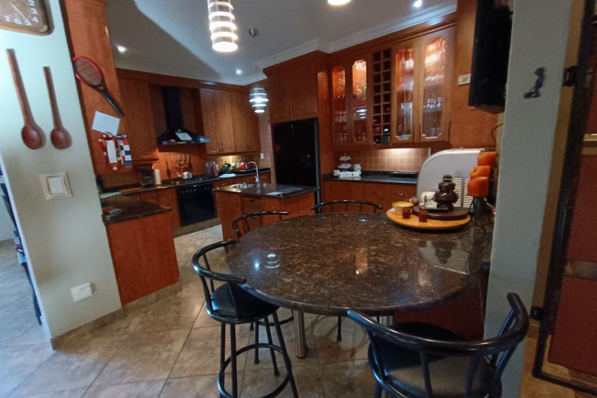 MIDSTREAM SECURITY ESTATE - LUXURY 5 BEDROOM MANSION - Photo 3