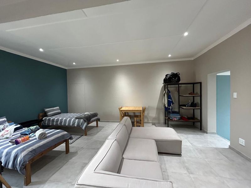 Guest house with 8 units - Photo 9