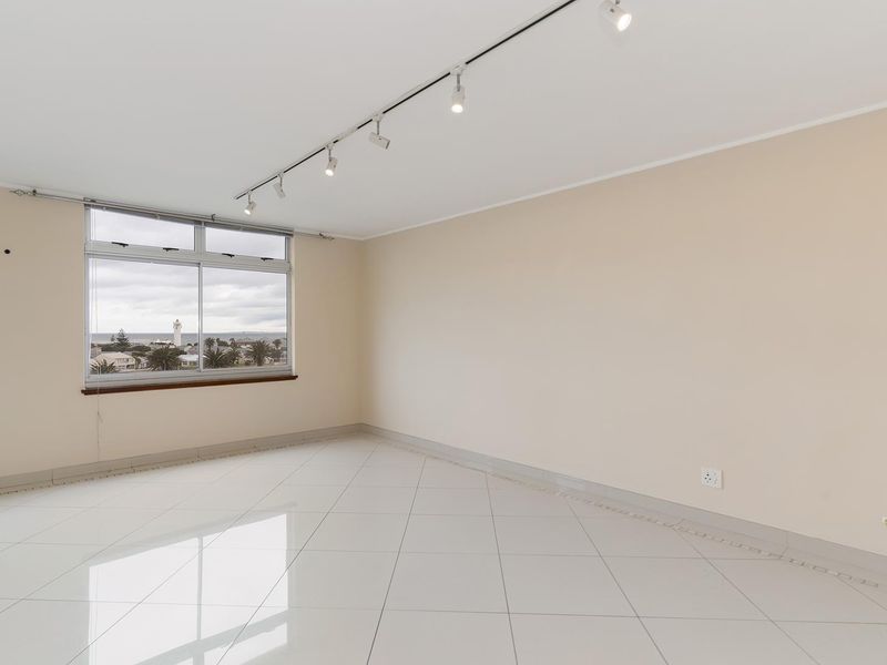 Spacious One Bedroom Apartment With Breathtaking Views - Photo 7