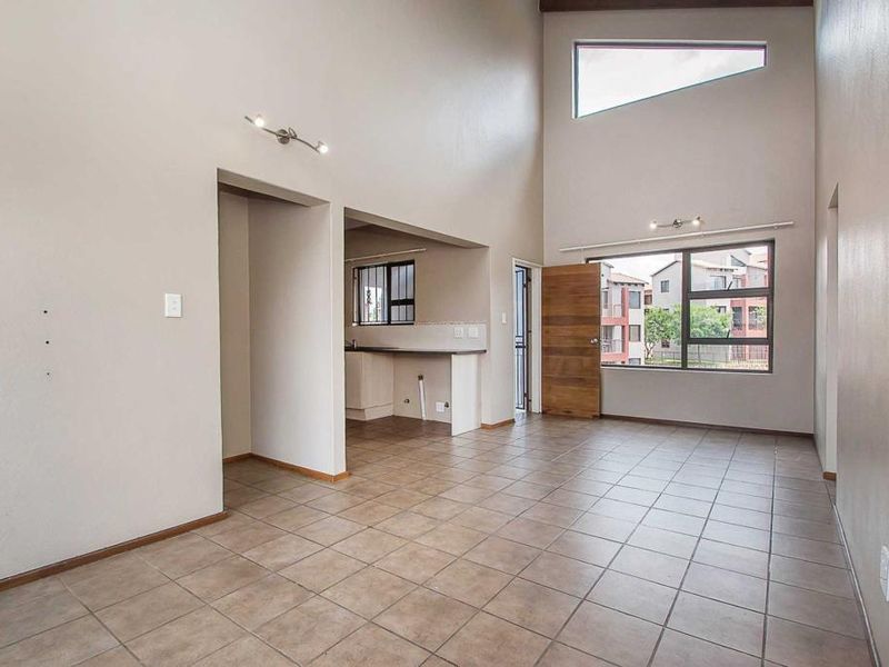 2 Bedroom Apartment in Honeydew - Photo 6