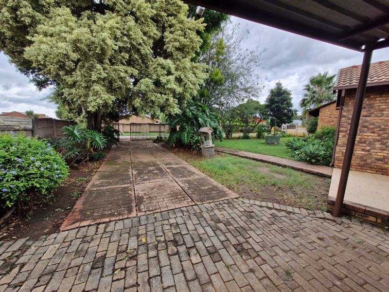 3 Bedroom house for sale in  Orchards - Photo 10