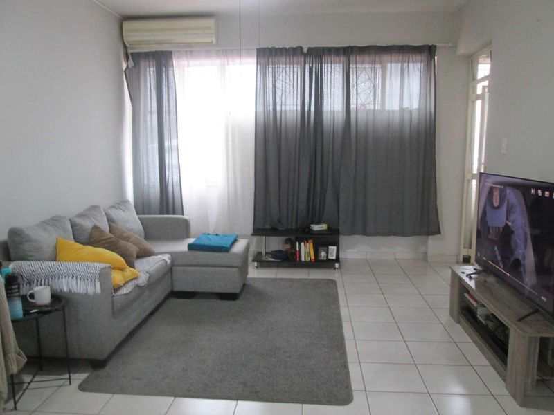 OVERVIEW CHARMING [1.5 ] ONE AND HALF BEDROOM FLAT FOR SALE INTHE HEART OF PRETORIA  [ GEZINA ] - Photo 10