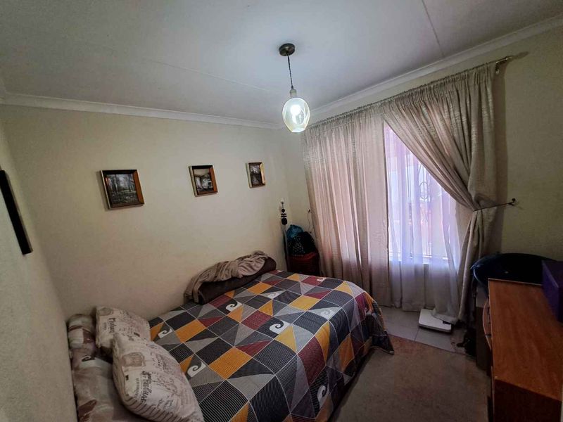 3 bedroom House for sale in Naturena - Photo 6