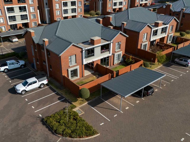 Charming Ground-Floor 3-Bedroom Unit with Private Garden in Irene - Photo 2