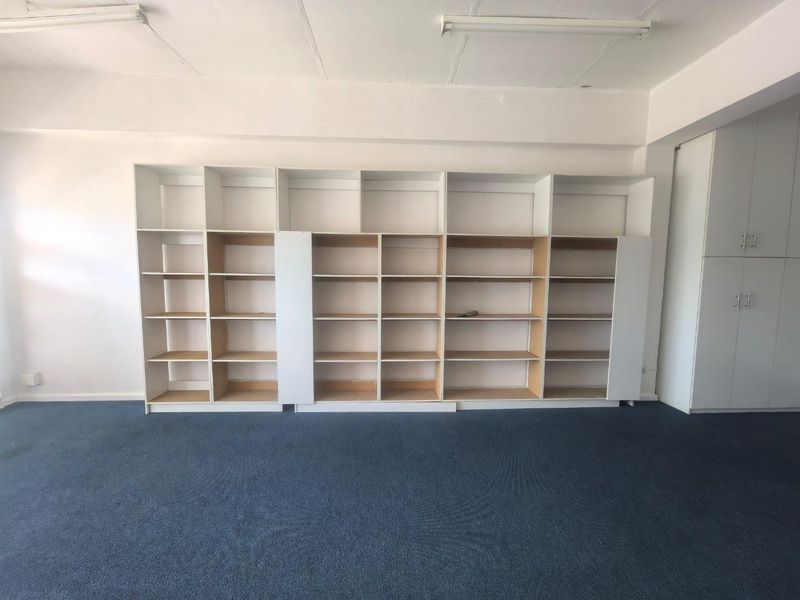 Boost Your Business in this Prime 57m2 Commercial Space! - Photo 8