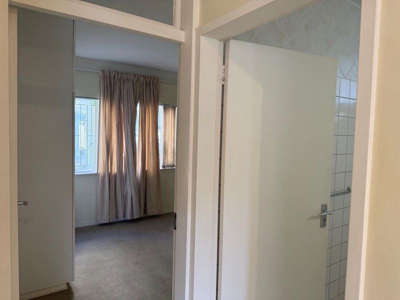 Bright 2-Bed Apartment with Balcony - Photo 2