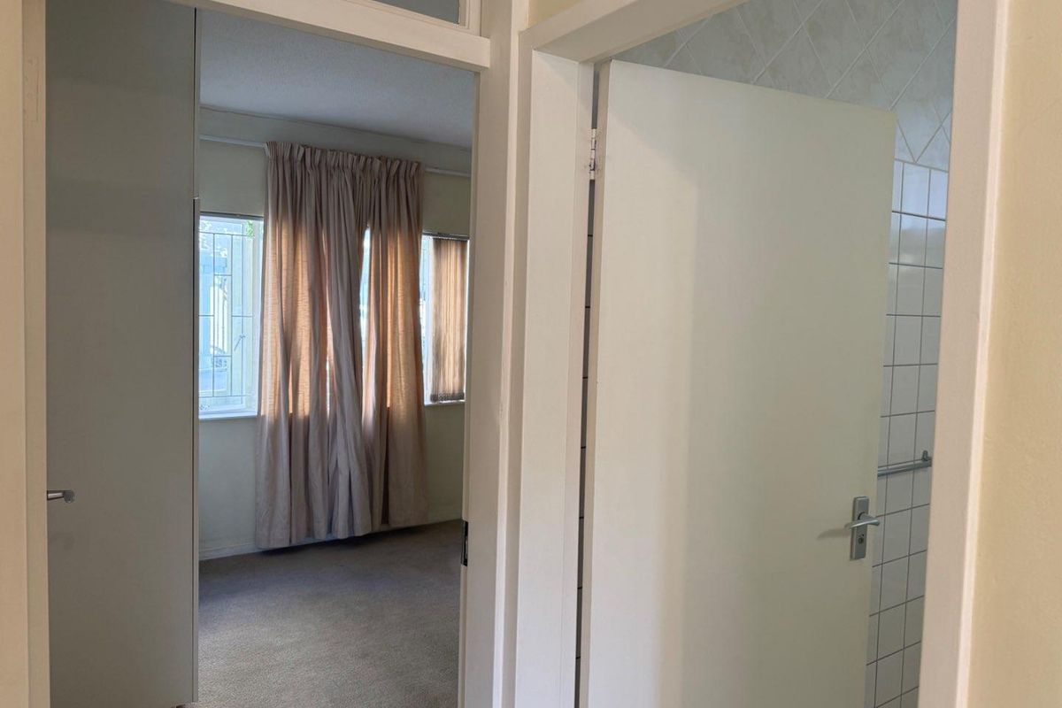 Bright 2-Bed Apartment with Balcony - Photo 2