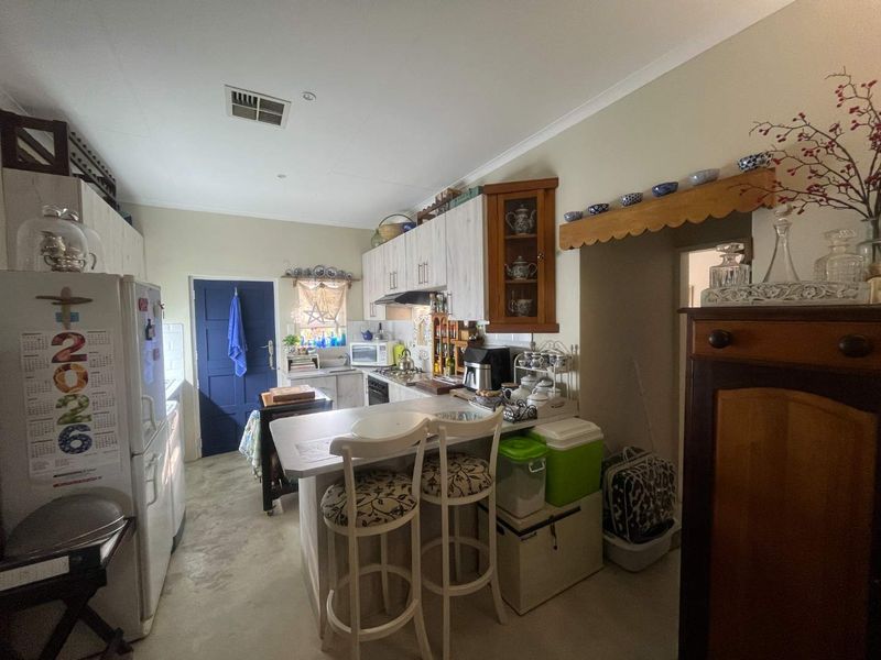 Versatile 5-Bedroom Family Home with Excellent Dual-Living Potential - Photo 9