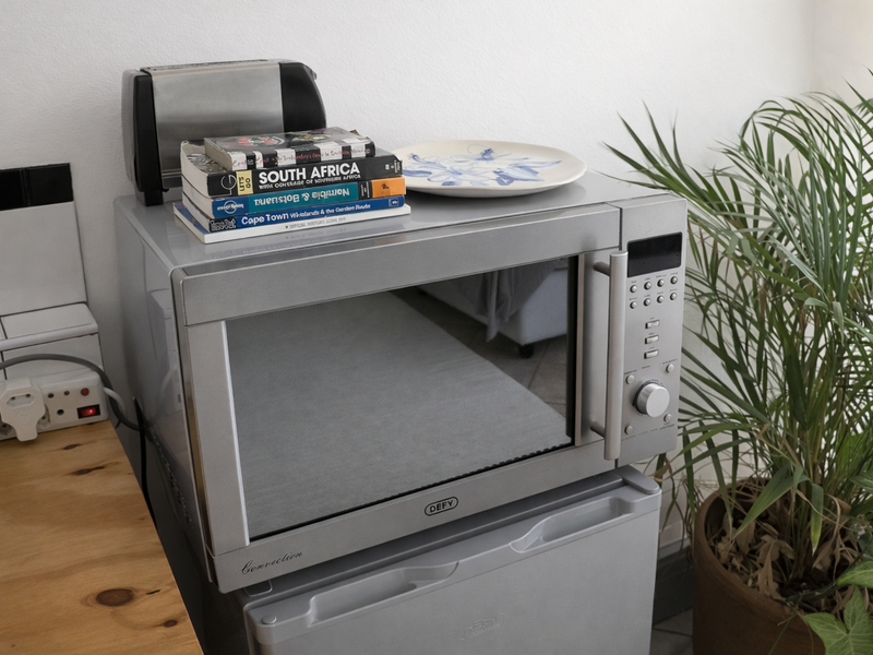 Charming Sea Point Studio Apartment with Sea Views - Photo 7