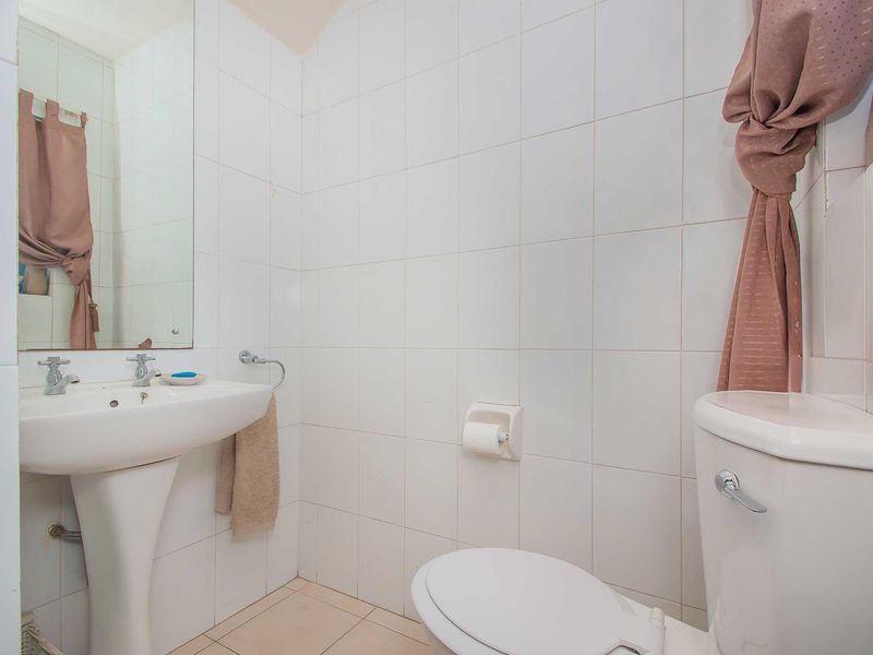 Modern Open Plan Living with a Mediterranean Flair! - Photo 7