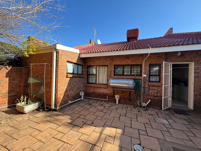 Two bedroom Townhouse in Memorial Road Area - Photo 8