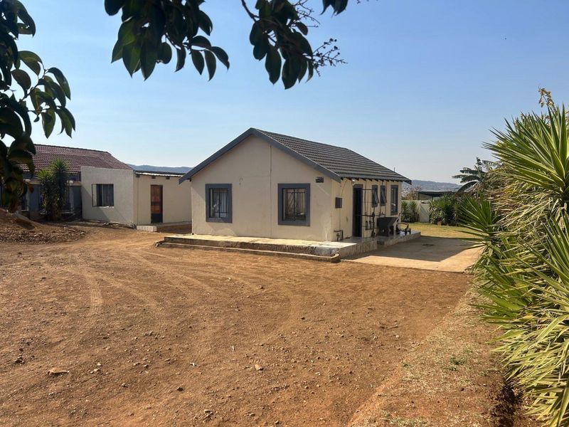 8 bedroom house in Lotus gardens - Photo 1