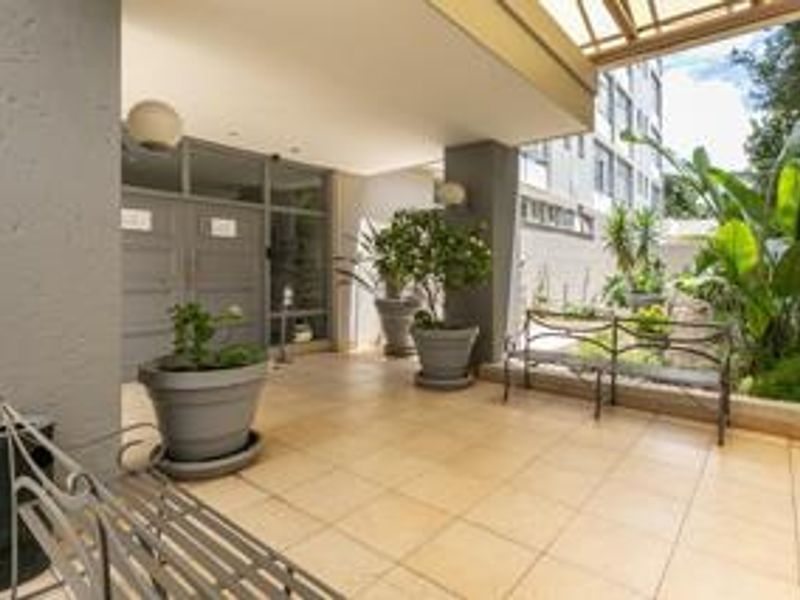 FURNISHED BACHELOR APARTMENT - Photo 2