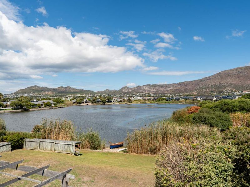 A Unique and bespoke haven of tranquility which is perfectly poised in a wind free position to deliver an unparallelled lifestyle beyond all imagination - Photo 8