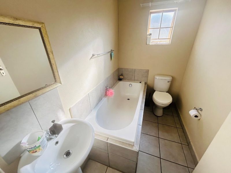 3 Bedroom 2 bath home for sale in Palm Ridge - Photo 9