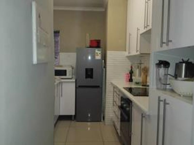 Renovated 1st floor apartment - Photo 4