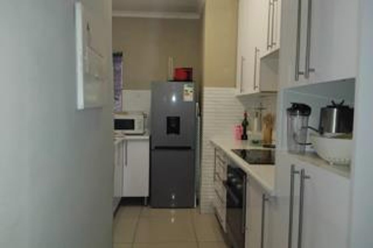 Renovated 1st floor apartment - Photo 4