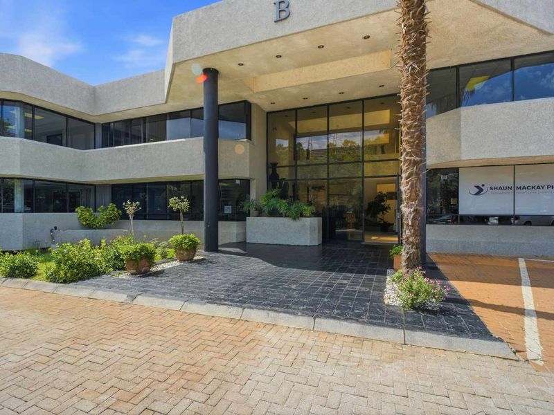 Commercial Office Investment Opportunity with Residential Conversion Upside - Photo 3