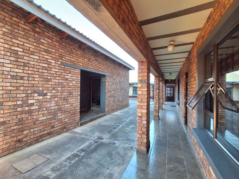 Three bedrooms house with an extra income of R31 000 for sale in Silverton - Photo 8