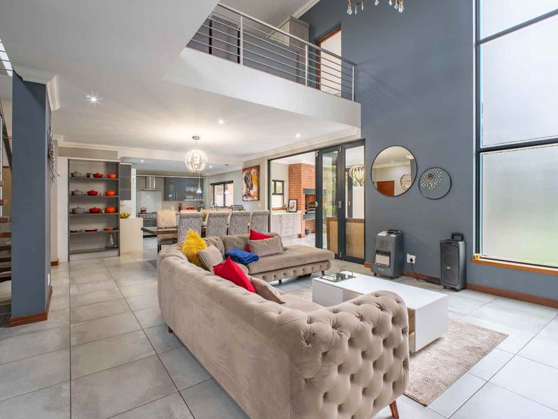 Family Home for Sale in Midstream Ridge Estate - Photo 4