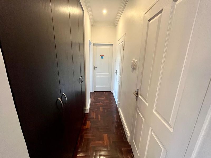 3 bedroom Apartment in SEA POINT - Photo 10