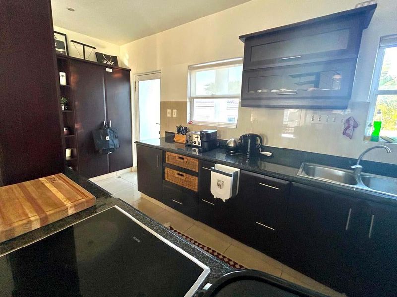 HENDRA - DELIGHTFUL QUIRKY 2 BEDROOM TOWNHOUSE IN ILALA RIDGE ESTATE - Photo 6