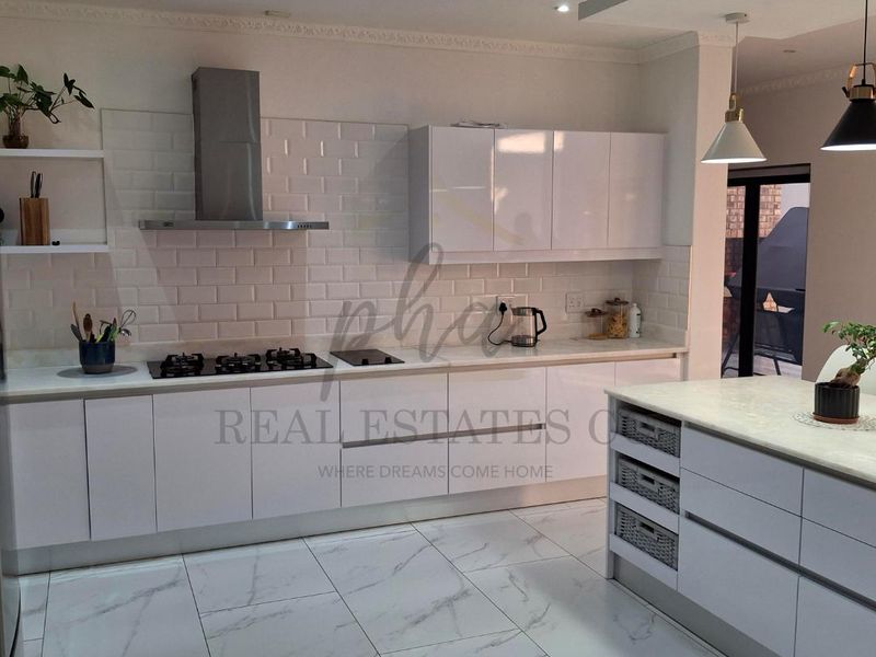 Luxurious Double-Storey Family Home for Sale in Kramersdorf - Photo 6