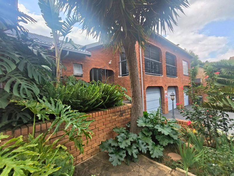 4 Bedroom house for sale with a 2bedroom flatlet - Photo 1