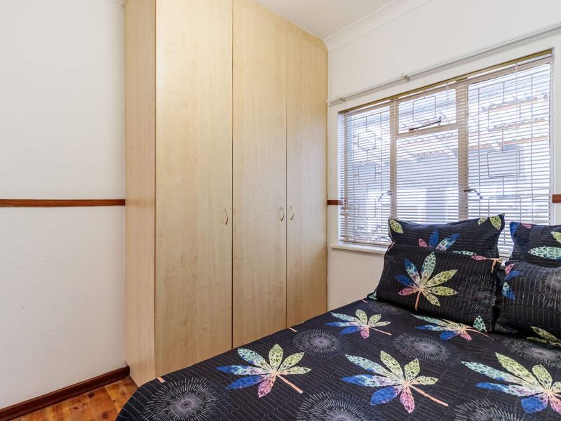 SPACIOUS FAMILY HOME WITH EXTRA ACCOMMODATION - Photo 5