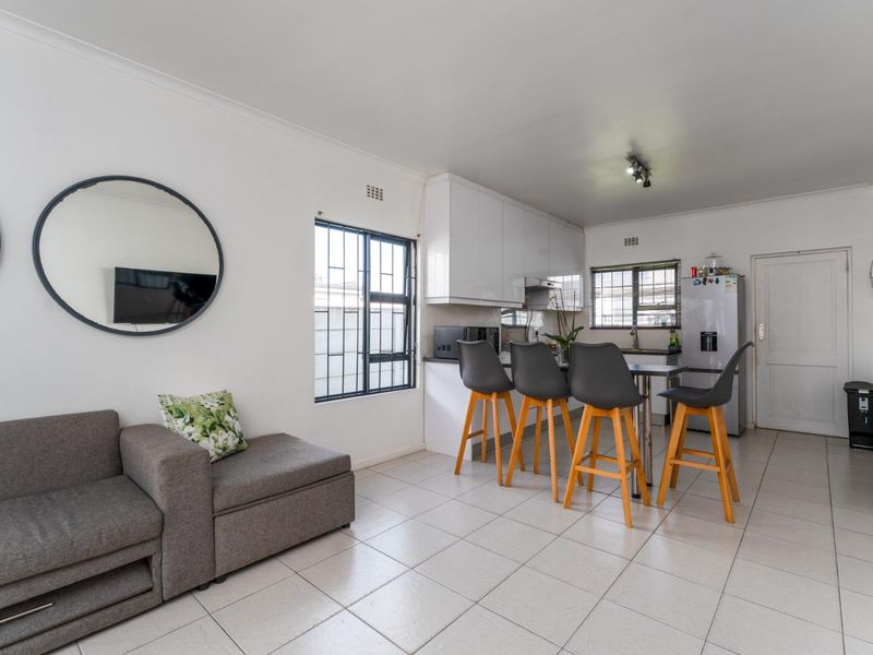 Light-Filled Living in a Secure Muizenberg Estate - Photo 10