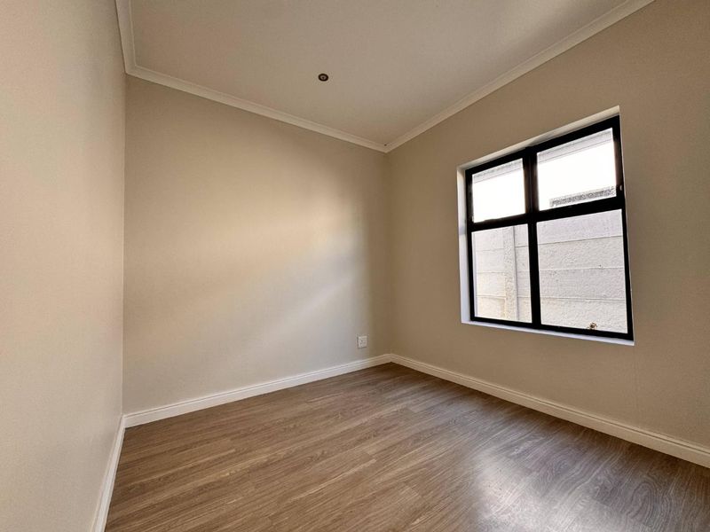 Modern Three-Bedroom Home in Parklands North - Photo 9