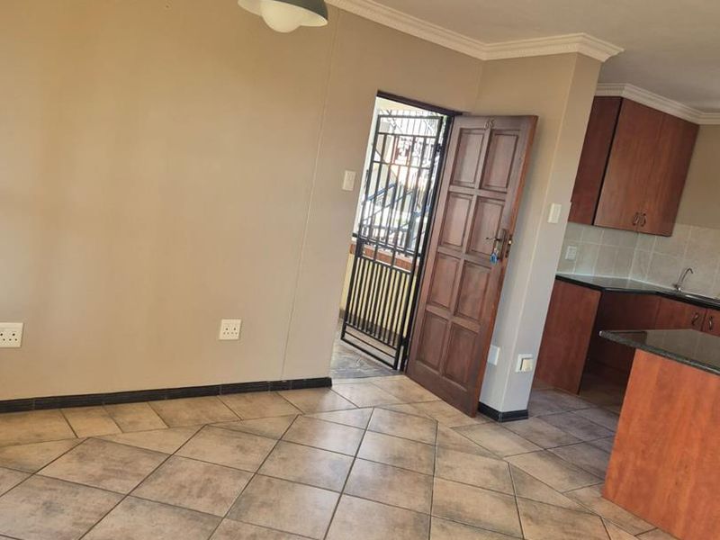 2 Bedrooms 2 Bathrooms and 2 Garages - Photo 2
